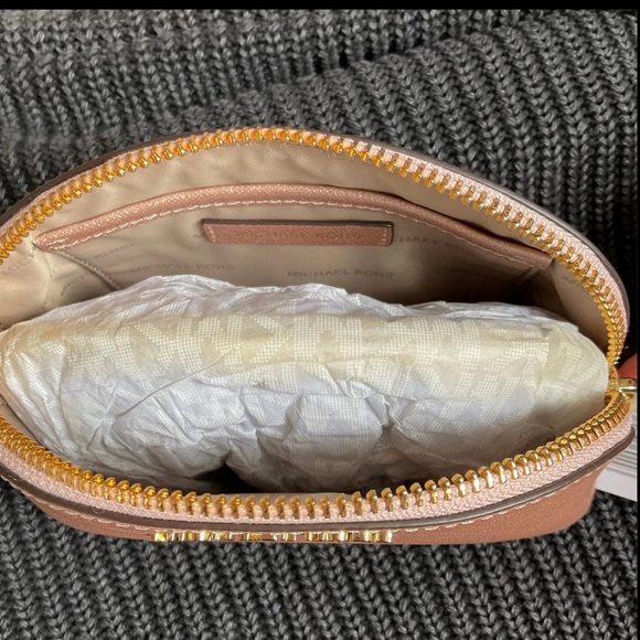 Michael Kors Pouch - Picture 10 of 16